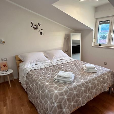 Bee House Suite - Brand New Apartment 100 M From Sea Kaštela Eksteriør billede