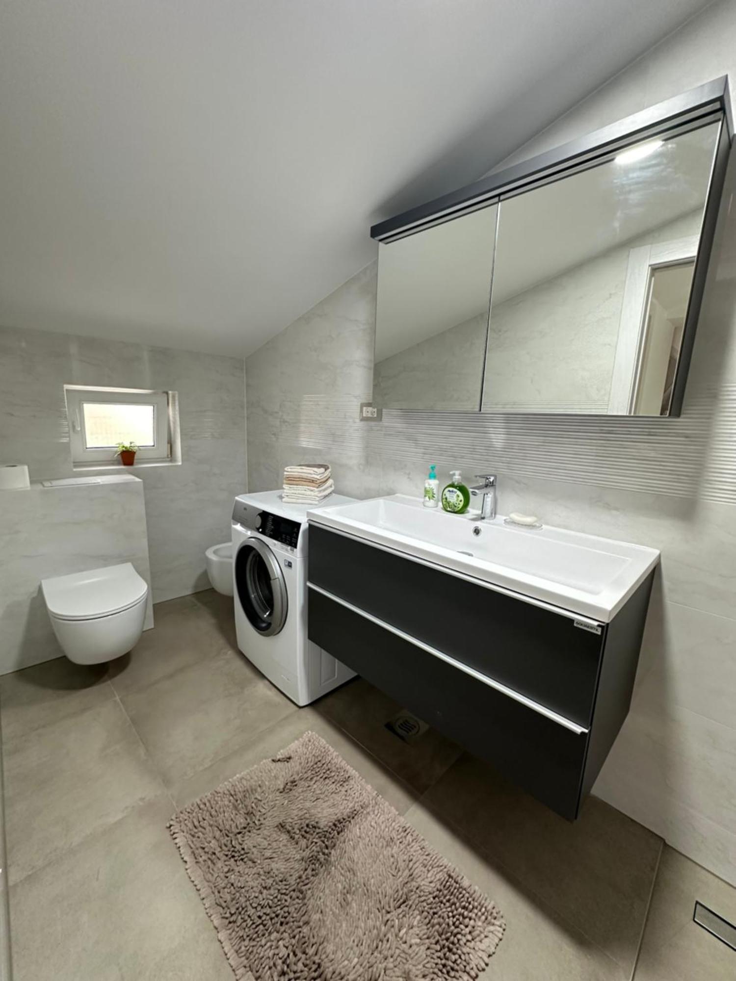 Bee House Suite - Brand New Apartment 100 M From Sea Kaštela Eksteriør billede