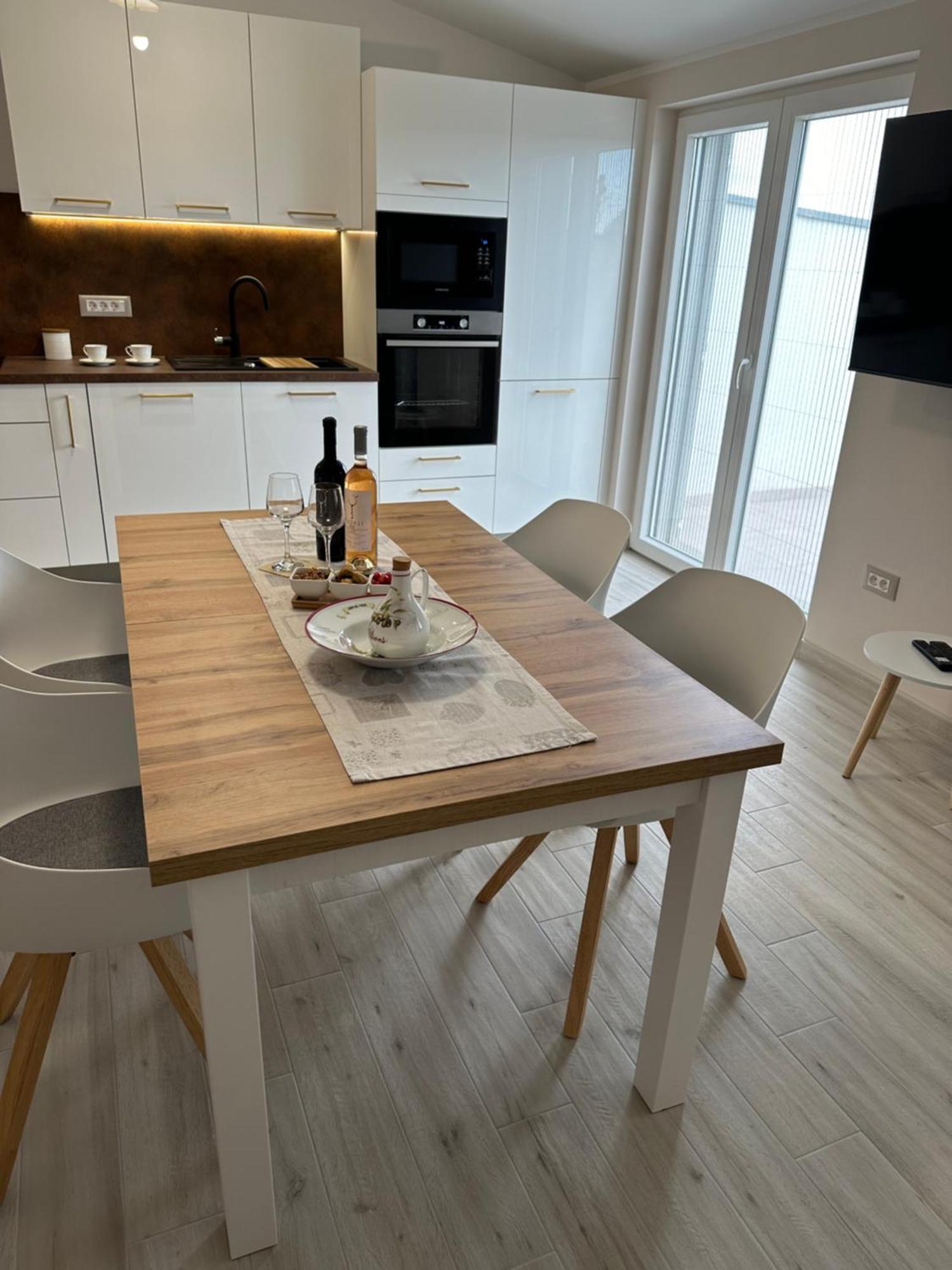 Bee House Suite - Brand New Apartment 100 M From Sea Kaštela Eksteriør billede