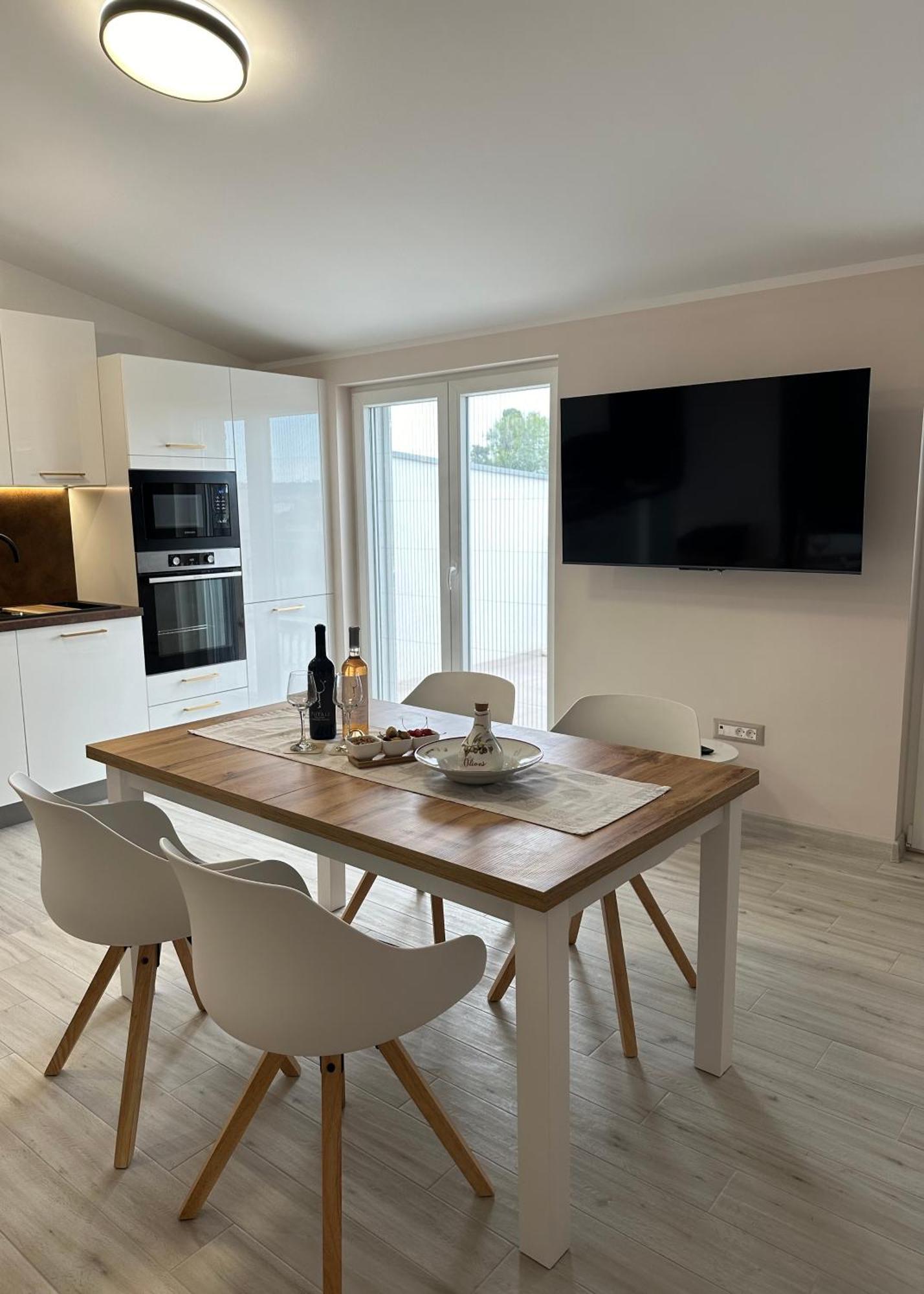 Bee House Suite - Brand New Apartment 100 M From Sea Kaštela Eksteriør billede