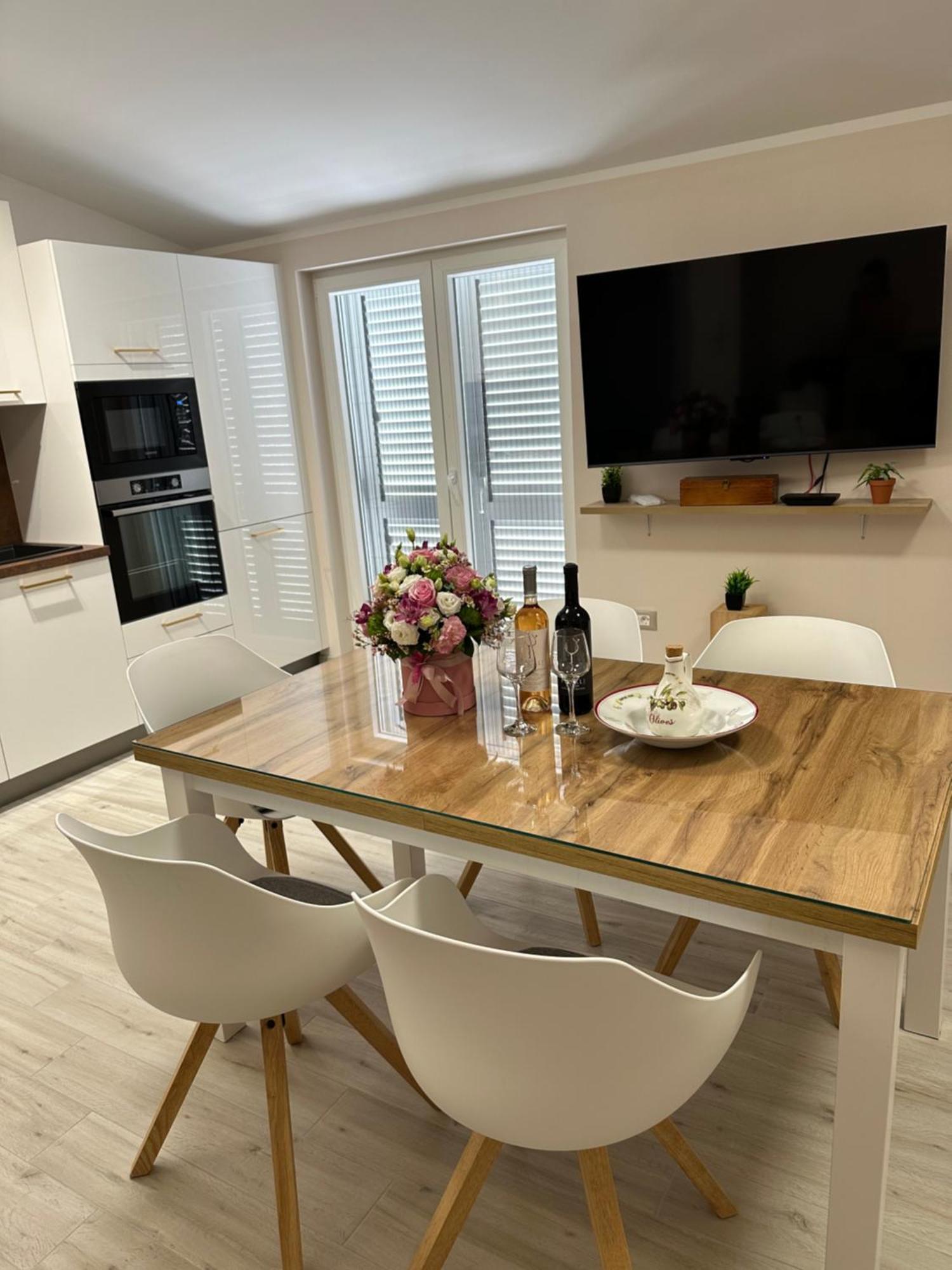 Bee House Suite - Brand New Apartment 100 M From Sea Kaštela Eksteriør billede