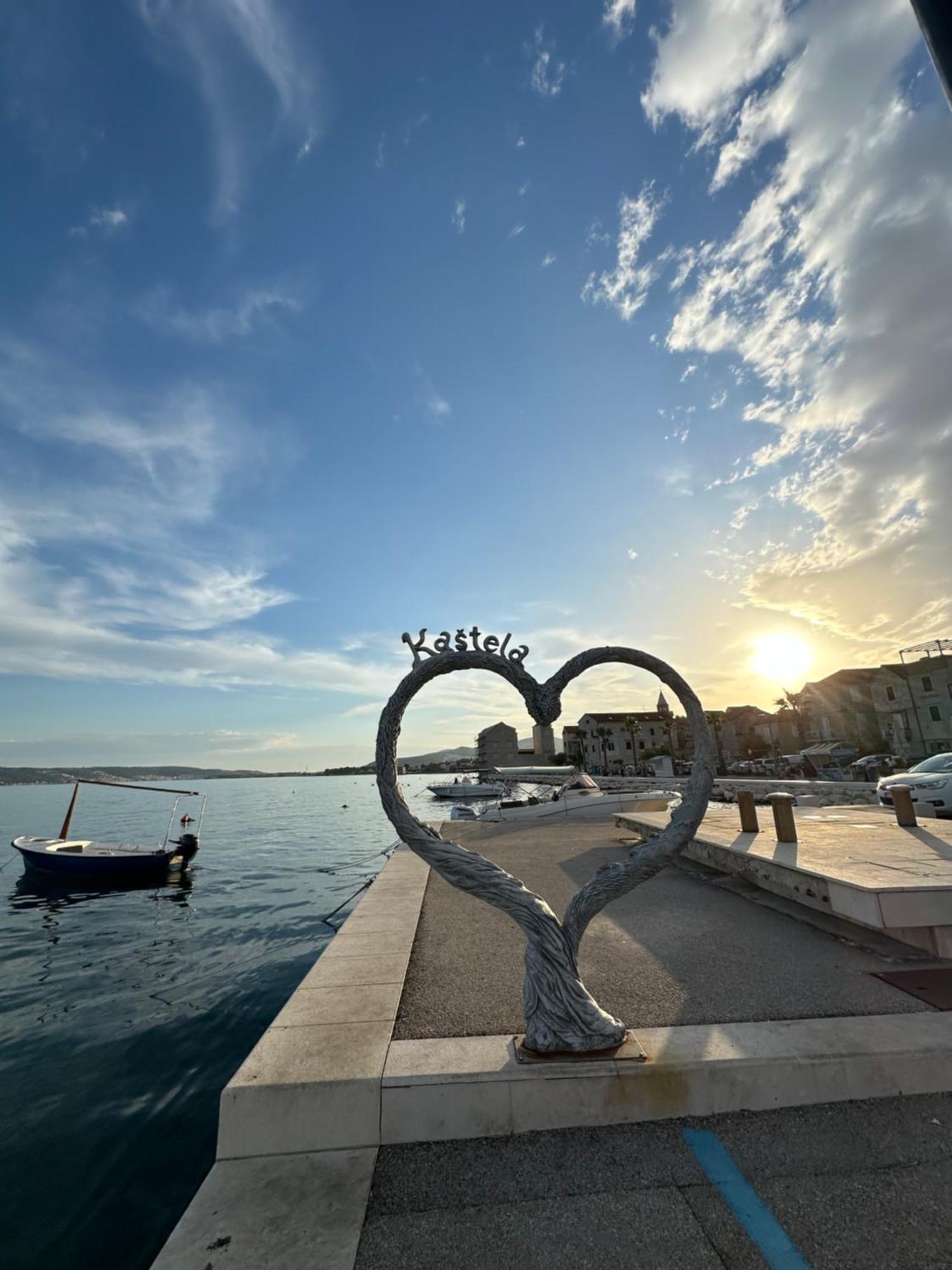 Bee House Suite - Brand New Apartment 100 M From Sea Kaštela Eksteriør billede